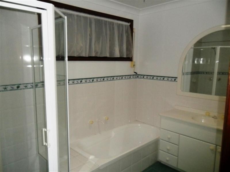 4 Glen Osmond Crescent, Bossley Park NSW 2176