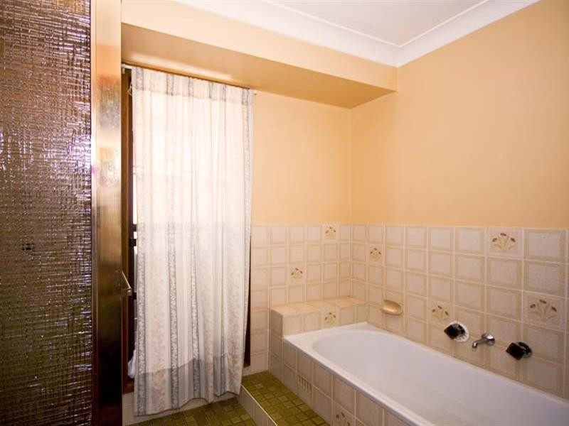 42 Castlereagh Street, Bossley Park NSW 2176