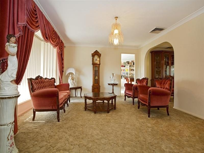 10 Fitzroy Close, St Johns Park NSW 2176