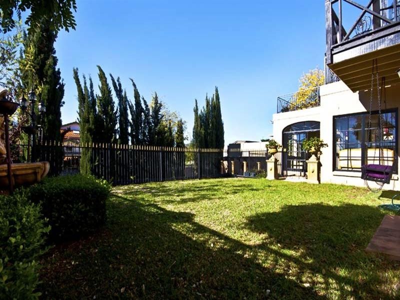 12 Lanceley Place, Abbotsbury NSW 2176