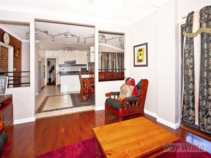 10 Turquoise Crescent, Bossley Park NSW 2176