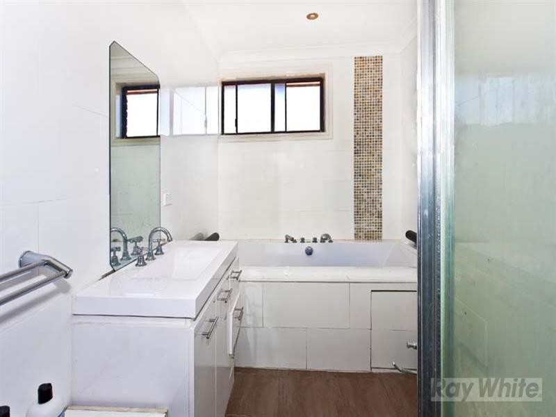 10 Turquoise Crescent, Bossley Park NSW 2176