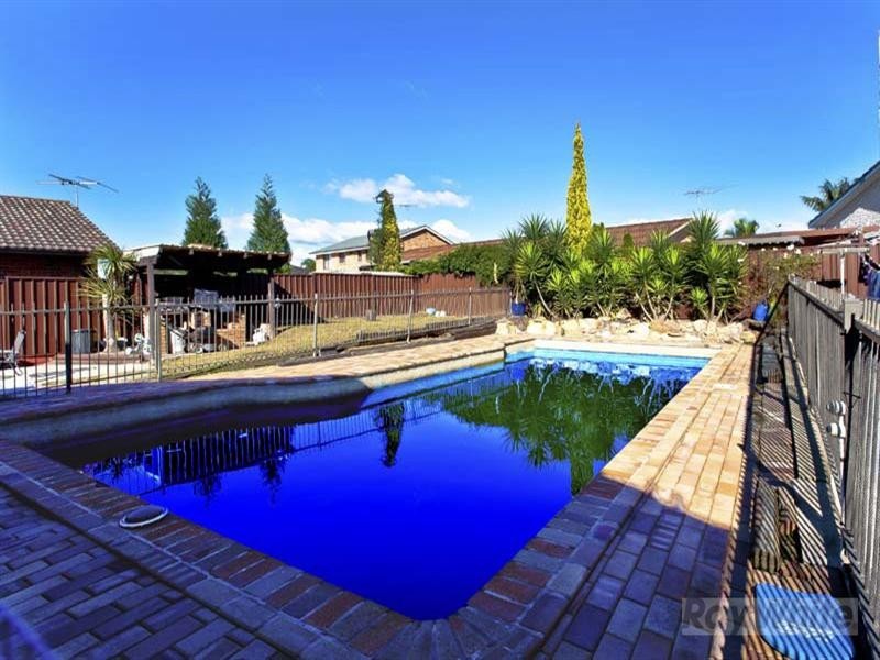 10 Turquoise Crescent, Bossley Park NSW 2176