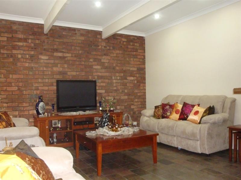 1 Moonlight Road, Prairiewood NSW 2176