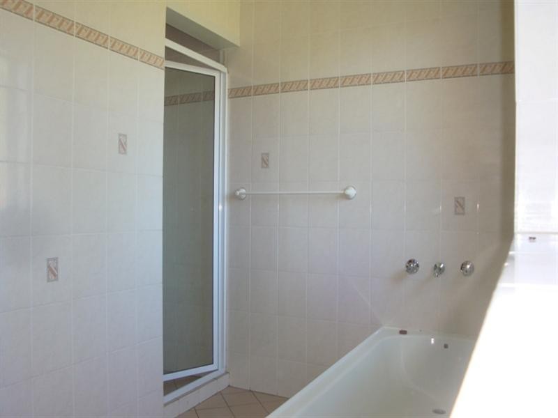 1 Moonlight Road, Prairiewood NSW 2176