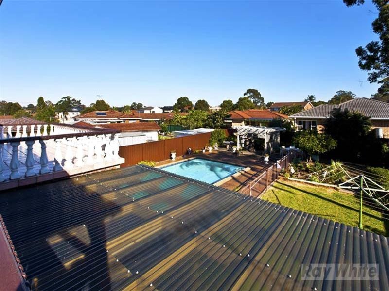 5 Falklands Avenue, Bossley Park NSW 2176