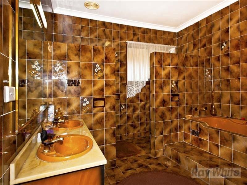 5 Falklands Avenue, Bossley Park NSW 2176