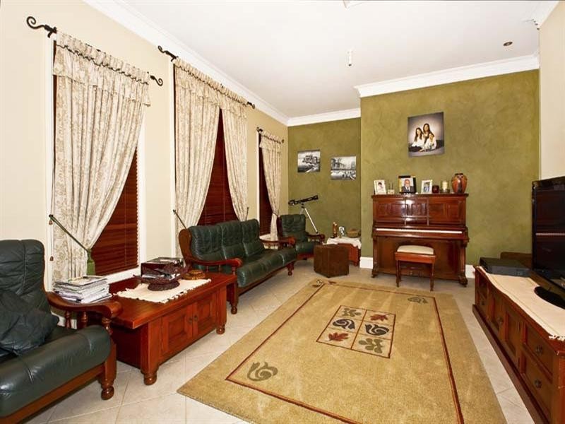 33 Kalang Road, Edensor Park NSW 2176