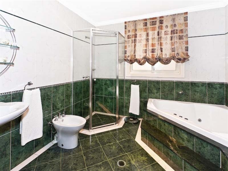 33 Kalang Road, Edensor Park NSW 2176