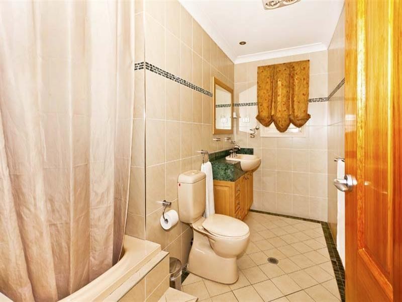 33 Kalang Road, Edensor Park NSW 2176