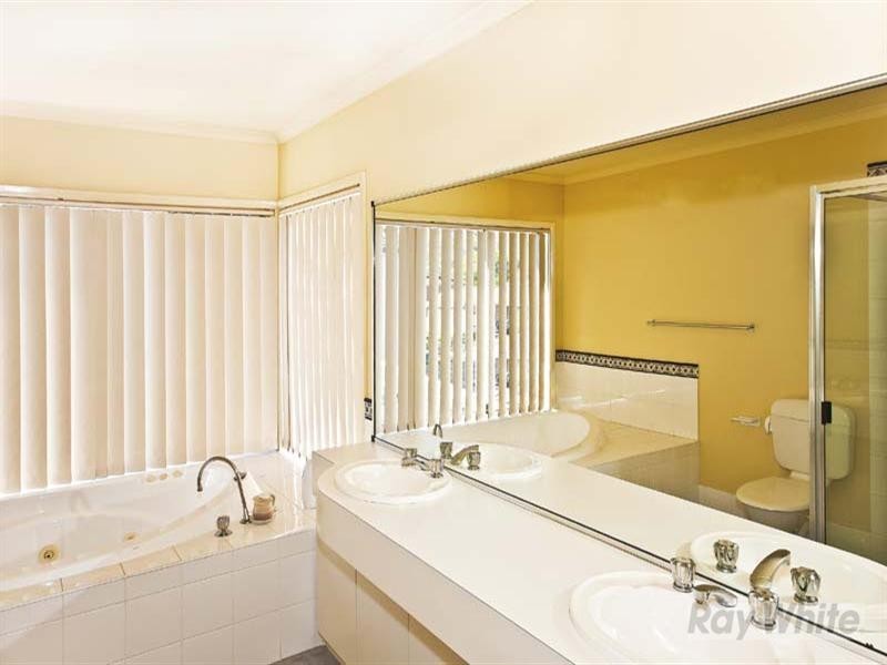 60 Edinburgh Circuit, Cecil Hills NSW 2171