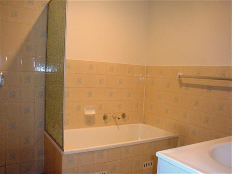 1 Agnew Close, Bossley Park NSW 2176