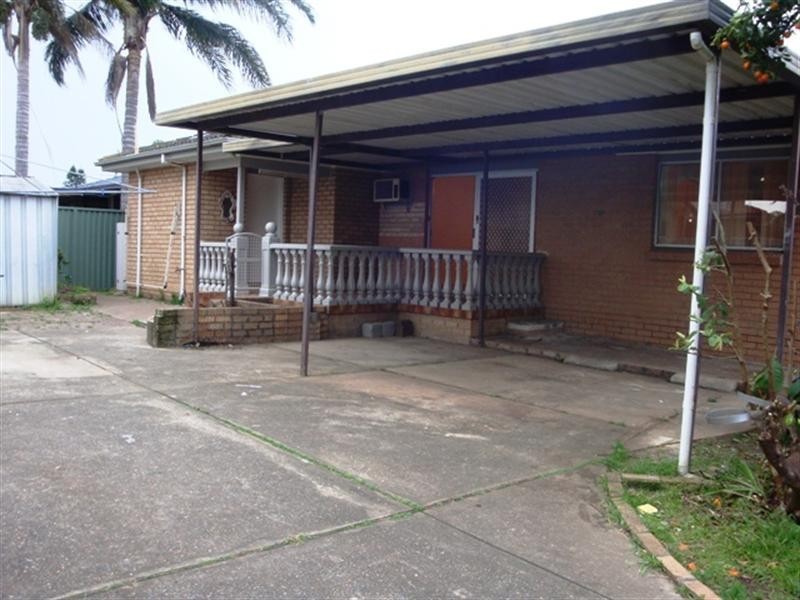 1 Agnew Close, Bossley Park NSW 2176