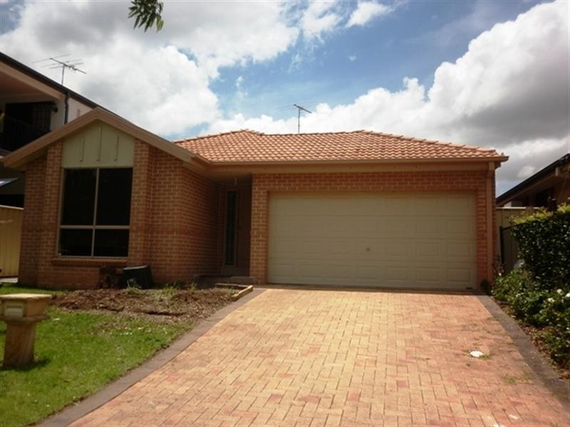 19 Ferraro Crescent, West Hoxton NSW 2171