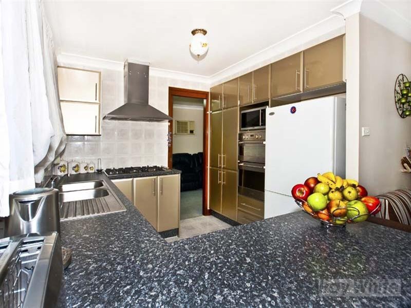 3 Hall Place, Fairfield West NSW 2165