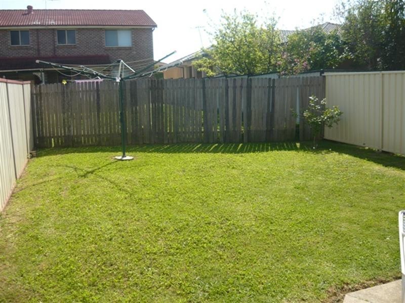 2/9 Carlyle Street, Bossley Park NSW 2176