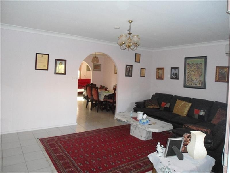 11 Carlyle Street, Bossley Park NSW 2176