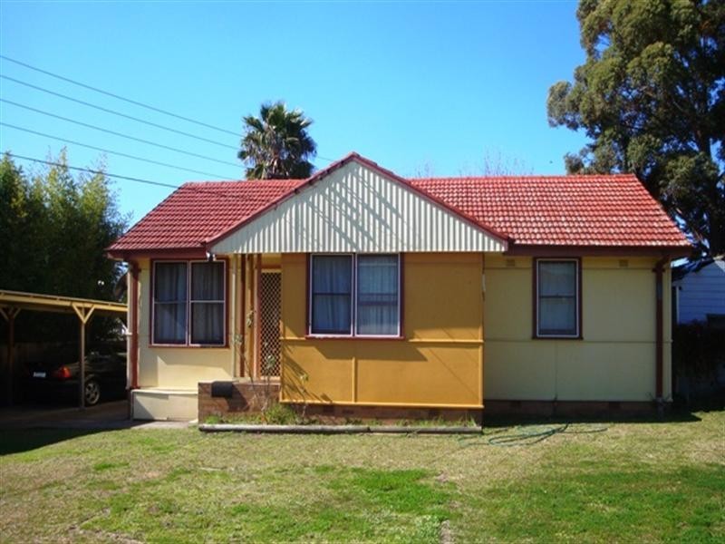 26 Dampier Crescent, Fairfield West NSW 2165