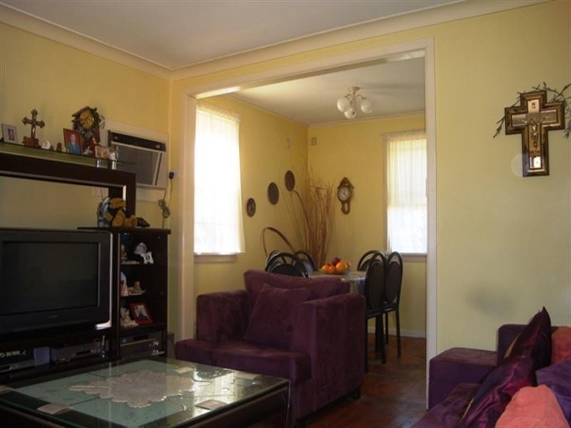 26 Dampier Crescent, Fairfield West NSW 2165