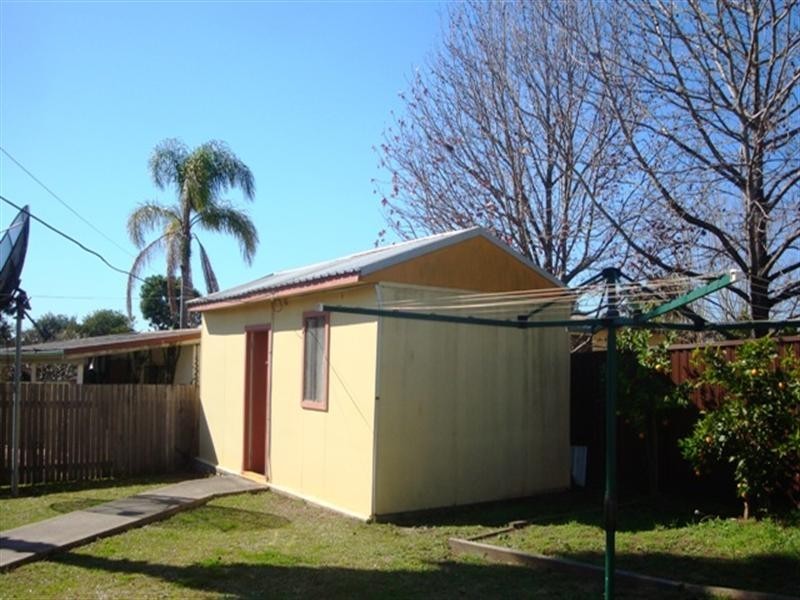 26 Dampier Crescent, Fairfield West NSW 2165