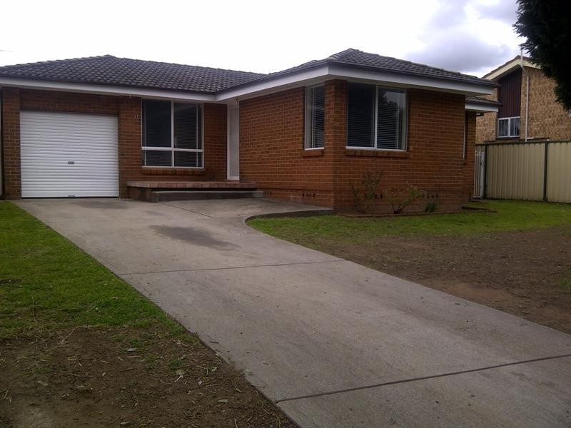 21 Glenroy Crescent, St Johns Park NSW 2176