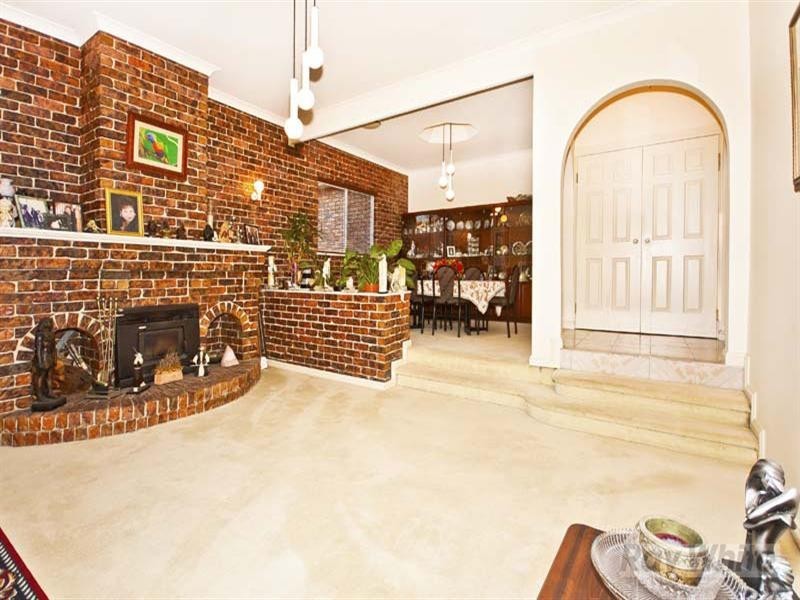 2 Forbes Close, Abbotsbury NSW 2176