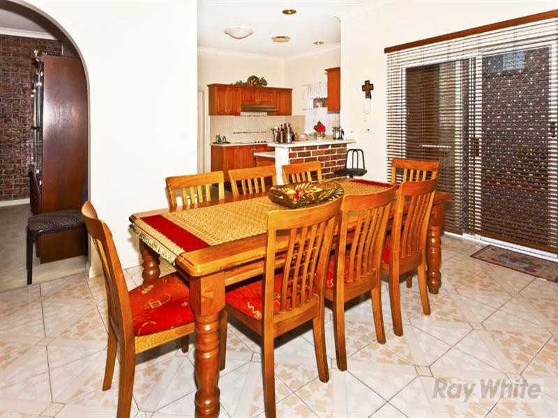 2 Forbes Close, Abbotsbury NSW 2176