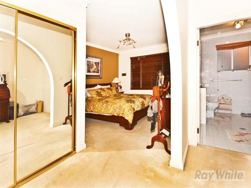 2 Forbes Close, Abbotsbury NSW 2176