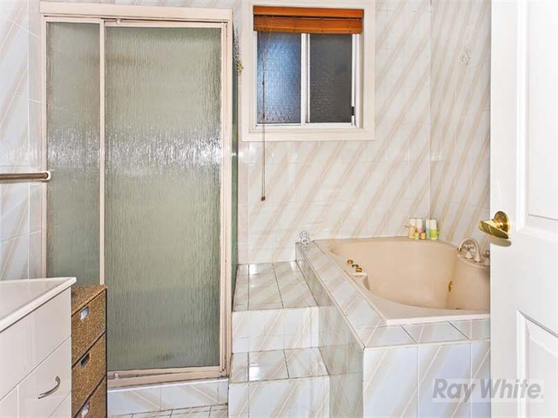 2 Forbes Close, Abbotsbury NSW 2176