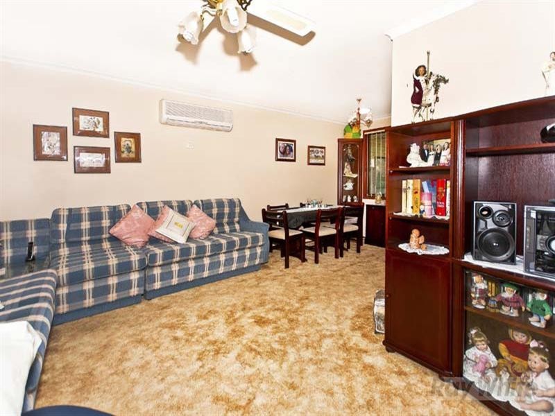 35 Gundagai Crescent, Wakeley NSW 2176