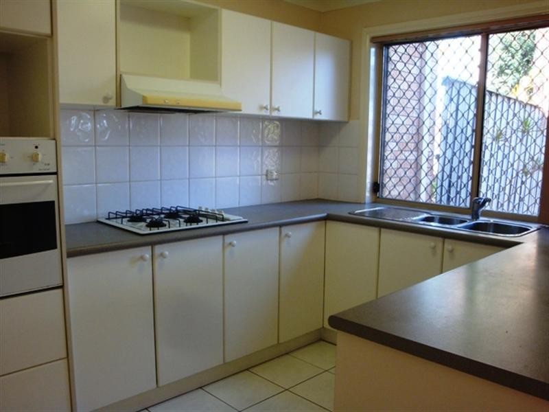 8/15-18 Dalton Place, Fairfield West NSW 2165