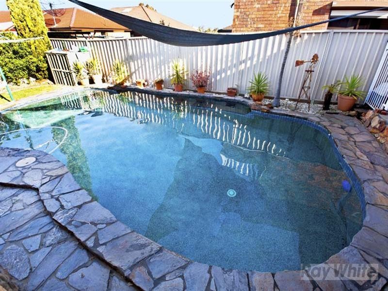 73 Roland Street, Bossley Park NSW 2176