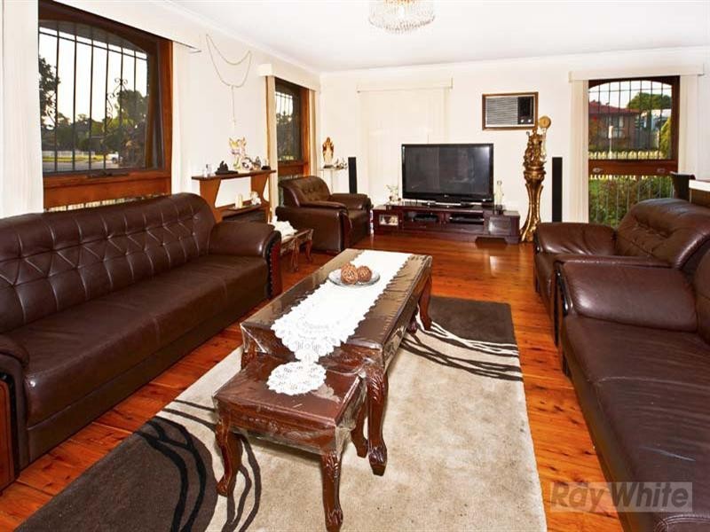 1 Bossley Road, Bossley Park NSW 2176