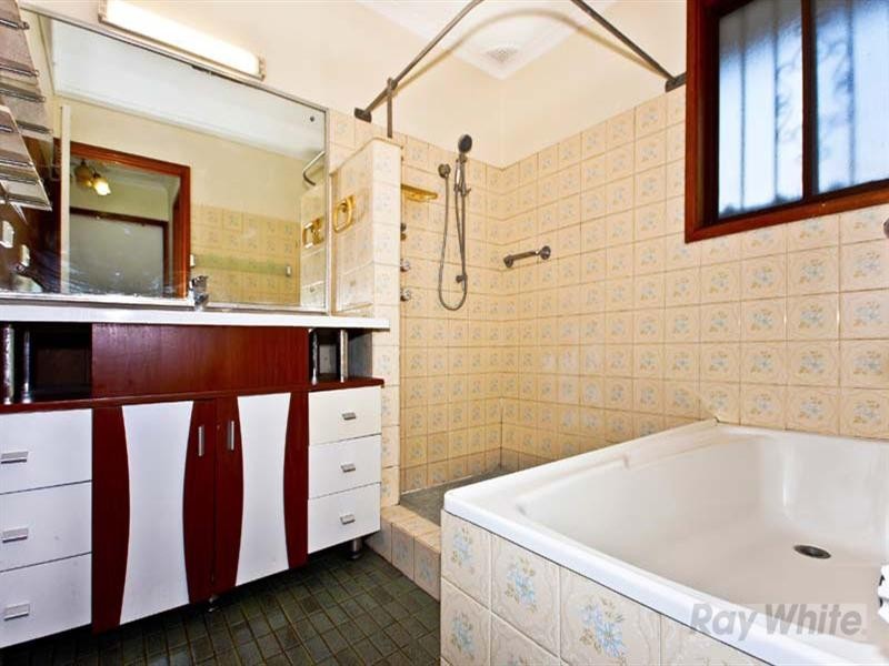 1 Bossley Road, Bossley Park NSW 2176