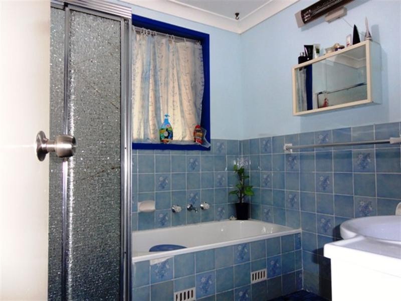 13 Glenfern Crescent, Bossley Park NSW 2176