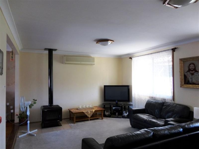 13 Glenfern Crescent, Bossley Park NSW 2176