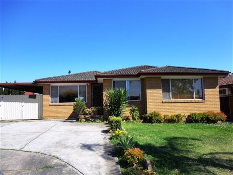 13 Glenfern Crescent, Bossley Park NSW 2176