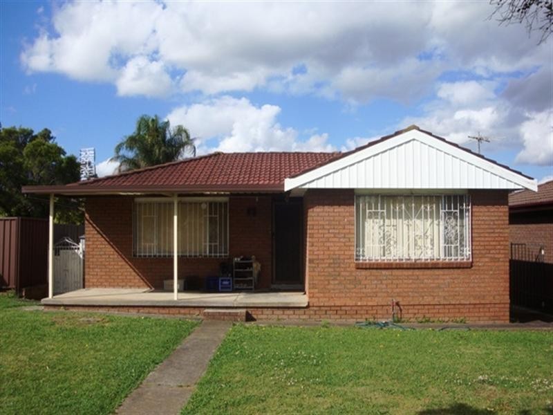 2 Denbern Street, Bossley Park NSW 2176