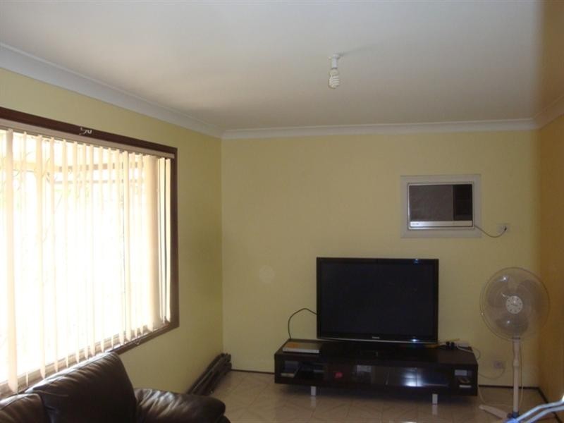 2 Denbern Street, Bossley Park NSW 2176