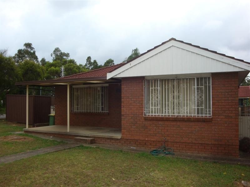 2 Denbern Street, Bossley Park NSW 2176