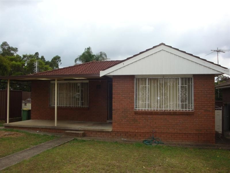 2 Denbern Street, Bossley Park NSW 2176