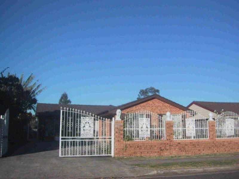 4 Macedon Street, Bossley Park NSW 2176