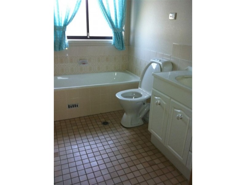 24 Quarry Road, Bossley Park NSW 2176