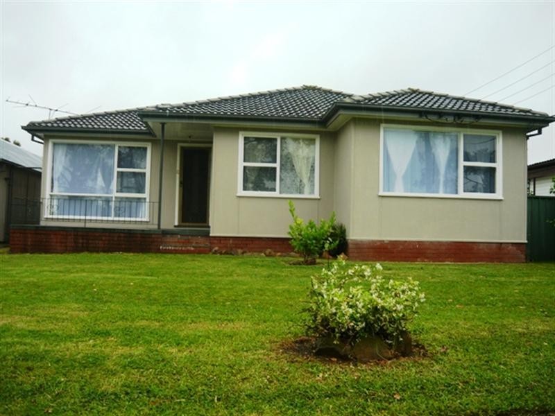 8 Rhondda Street, Smithfield NSW 2164