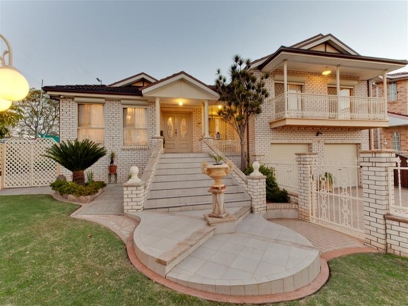 12 Weeroona Road, Edensor Park NSW 2176