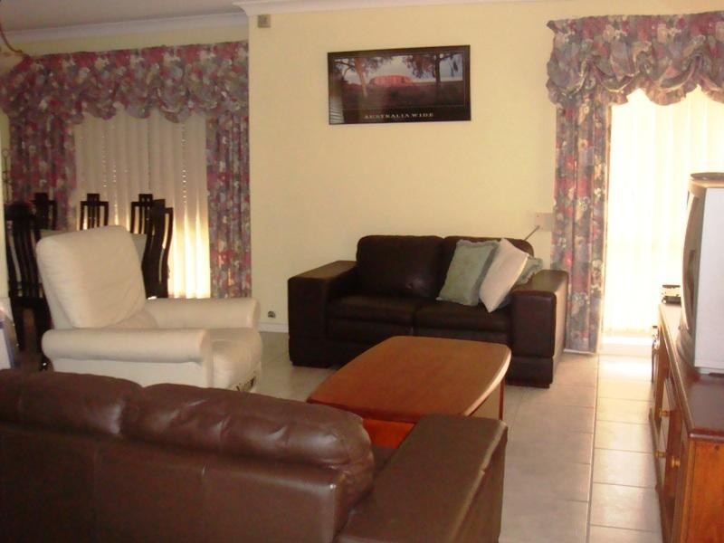 8 Procter Close, Abbotsbury NSW 2176
