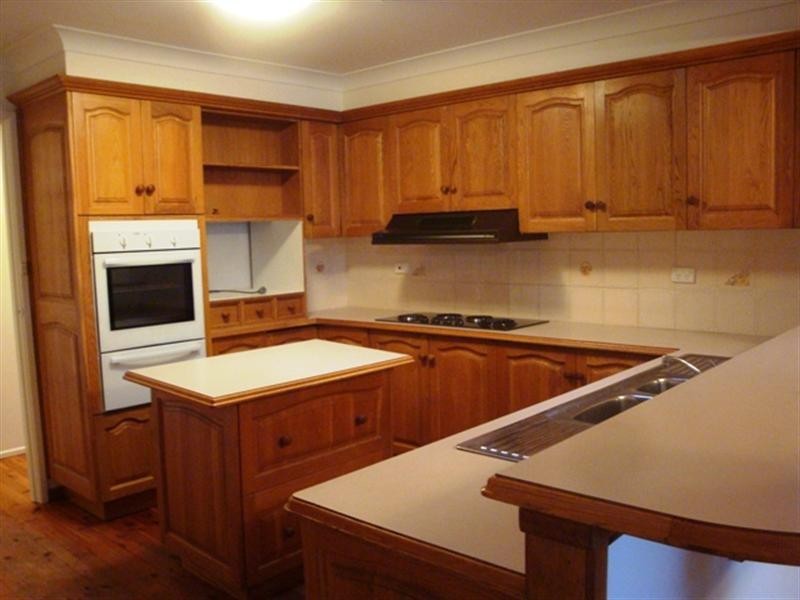 1 Agnew Close, Bossley Park NSW 2176