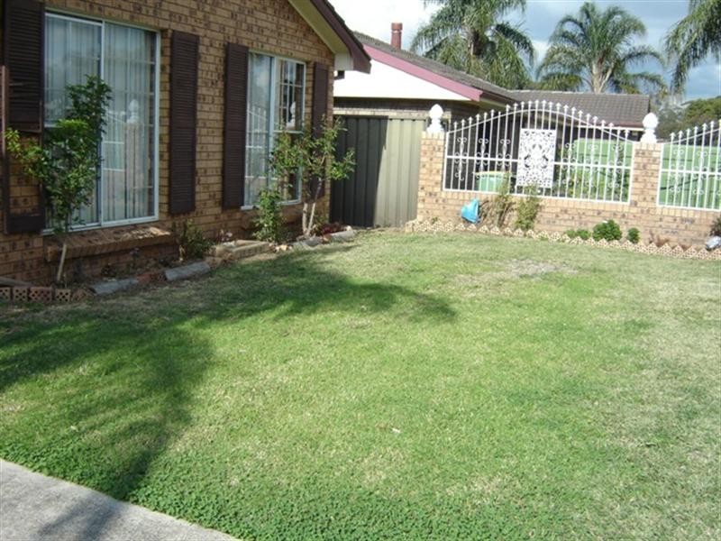 4 Macedon Street, Bossley Park NSW 2176