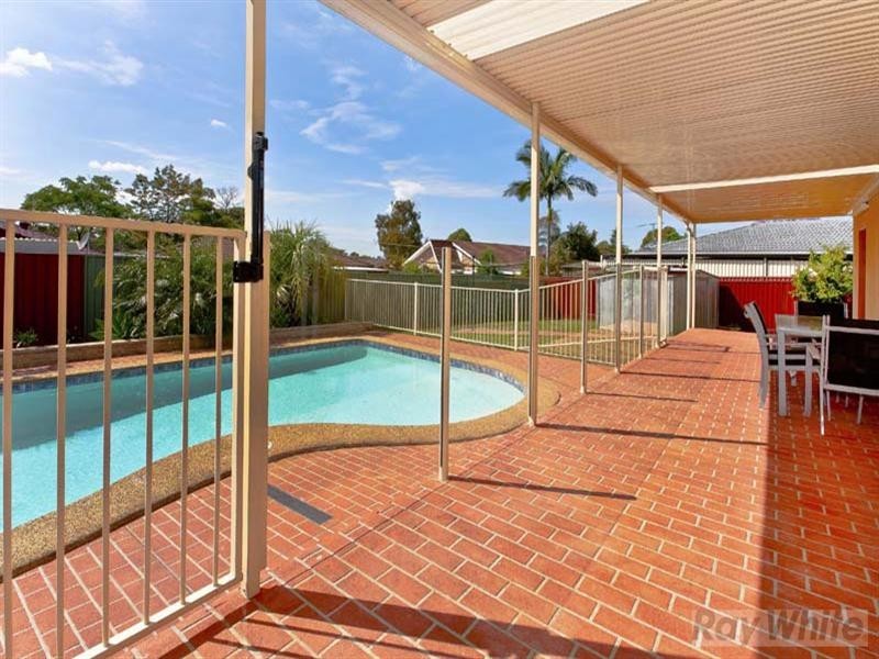 2 Coen Close, Bossley Park NSW 2176