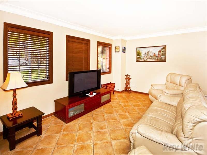 2 Coen Close, Bossley Park NSW 2176